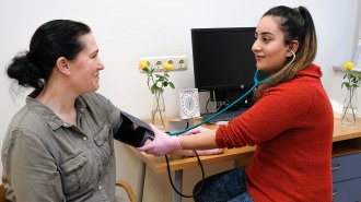 Assistentes bloeddrukmeting